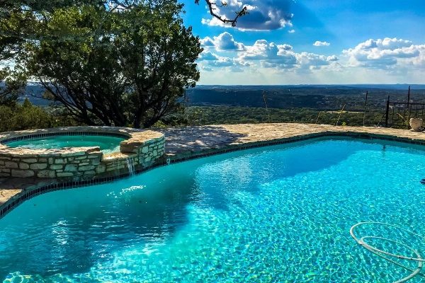 Maverick Mountaintop Retreat image 2